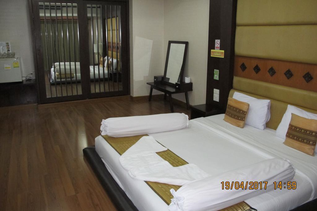 Ayutthaya Thenee Hotel Esterno foto